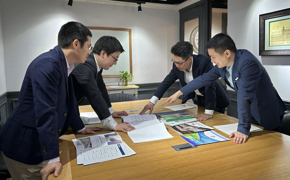 Plus PM Vietnam Team